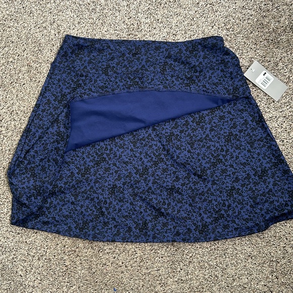 Eddie Bauer Kacey skirt size large black blue floral new - Picture 5 of 9